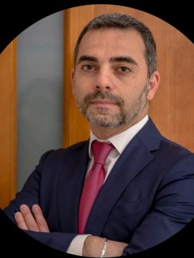 Lo psicologo Napoli Diego De Luca in una foto presso lo studio dell'Associzione Vedanta al Vomero